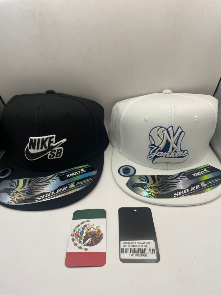 GORRA DE ADULTO PLANA CON GOMA KNDIT CAPS VARIOS COLORES 24