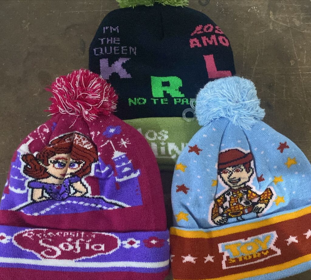 GORRO DE NIÑO JACKARD CARICATURAS PINWIS VARIOS COLORES 24