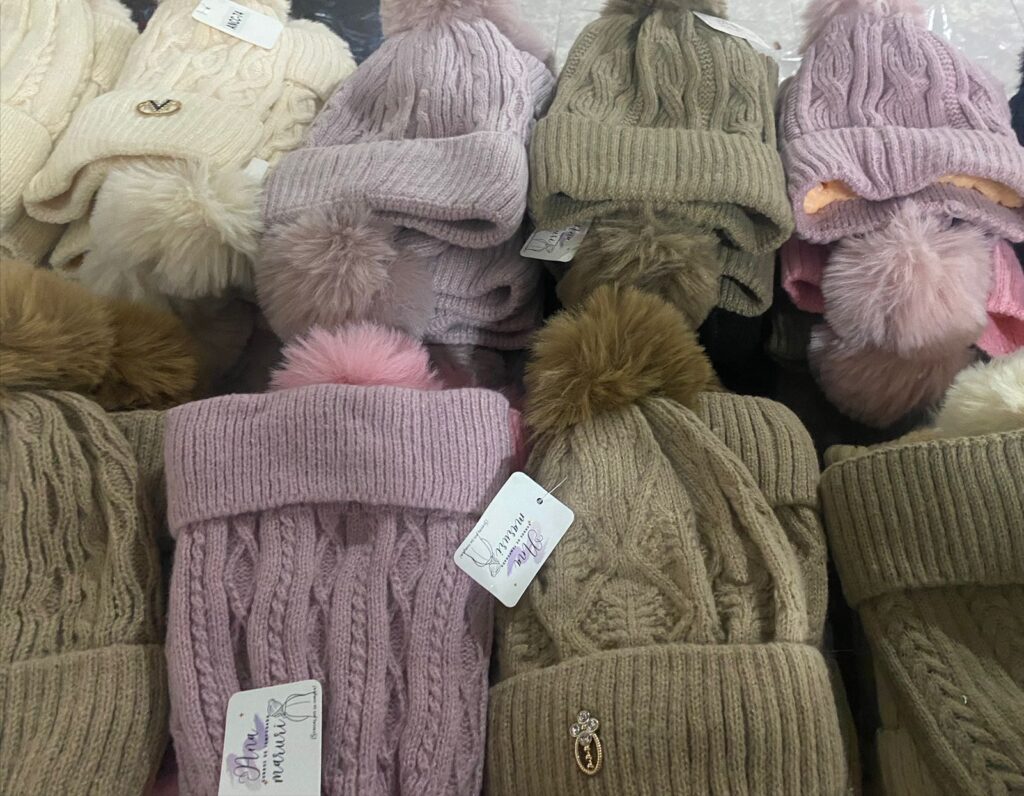 GORRO DE DAMA IMPORTACION PINWIS VARIOS COLORES 24